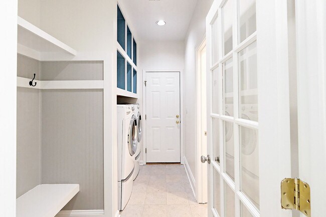 Foto del edificio - Pet-Friendly 4 Bedroom Home in Forest Lakes South