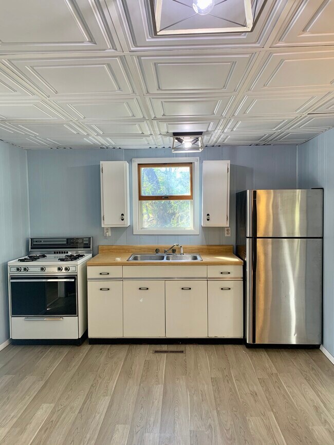 Building Photo - 205 Opperman Dr