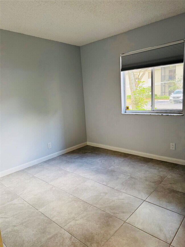 Foto del edificio - 313 Gardens Dr