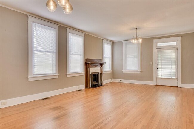 Foto del edificio - 933 Russell St