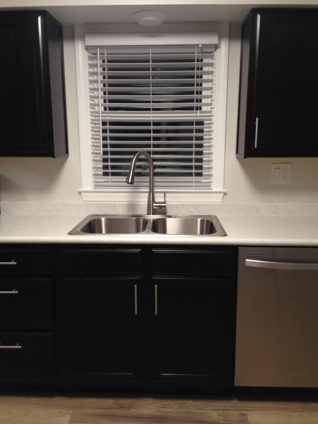 Vistas arboladas desde la cocina. - 874 A Pleasant Ridge Rd