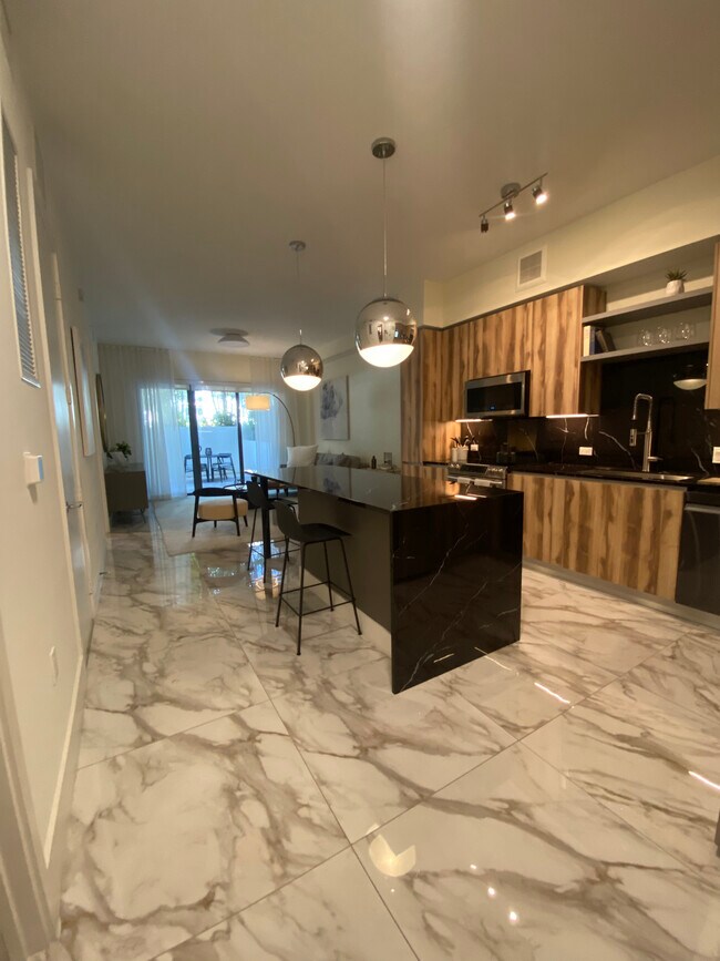 Foto del edificio - 242 NE 27th St