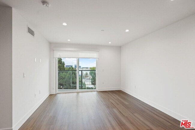 Foto del edificio - 1539 Purdue Ave