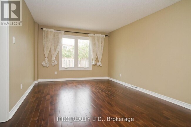 Building Photo - 3211 Valcourt Crescent