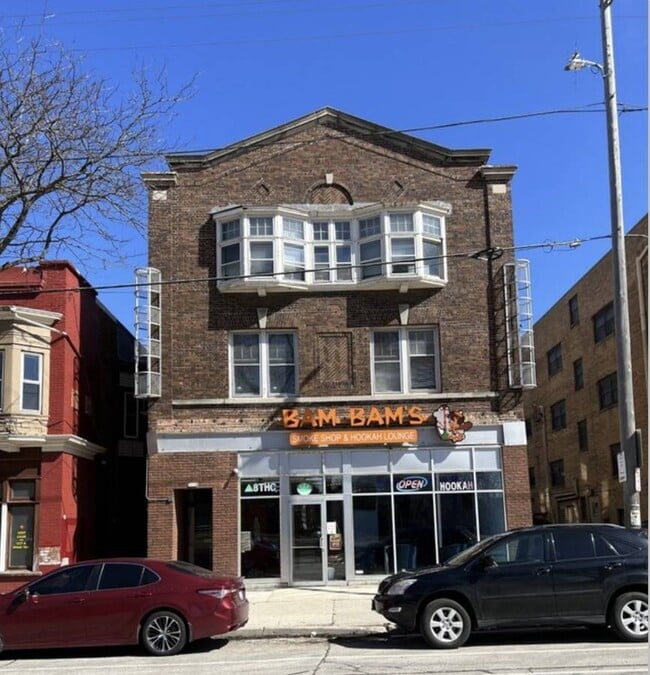 Building Photo - 3118 N Downer Ave