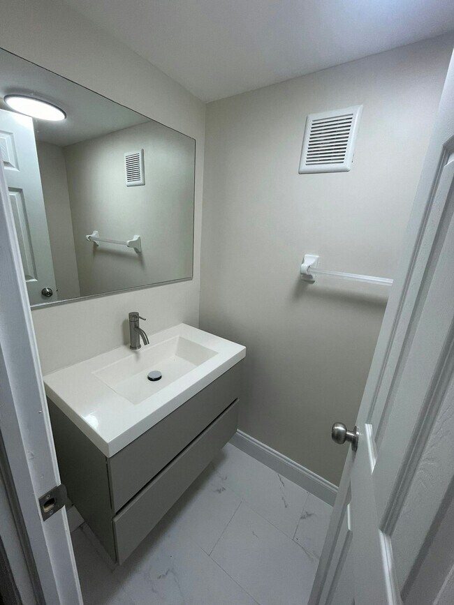 Foto del edificio - 2820 Somerset Dr