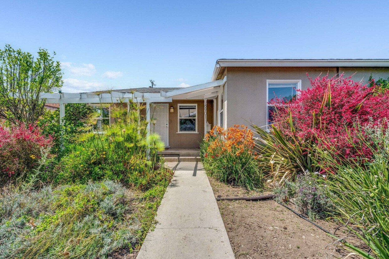 Foto principal - 6901 Bertrand Ave