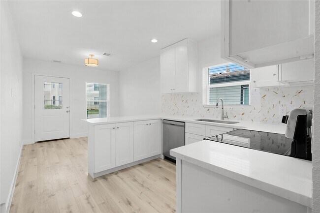 Building Photo - 6403 Illinois St