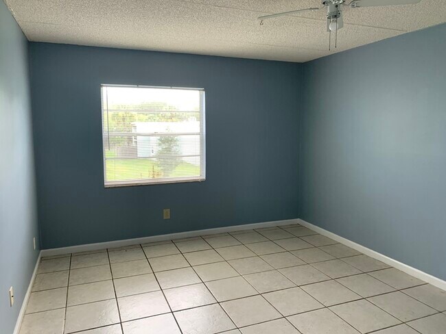 Building Photo - Remodeled condo near USF