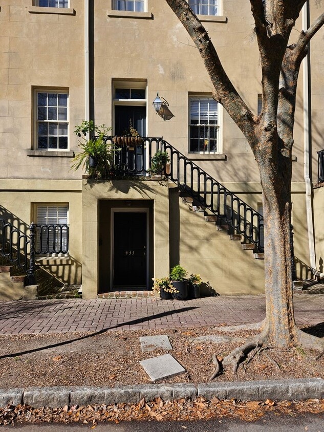 Foto principal - 433 Barnard St