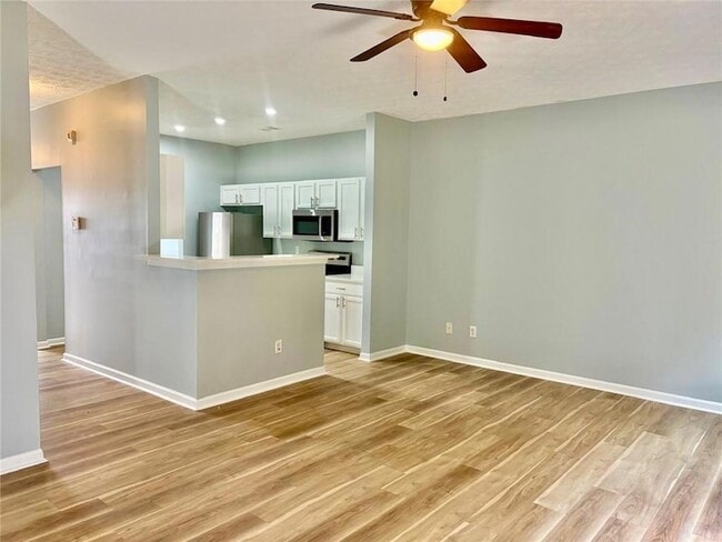 Foto del edificio - 6347 Ellenwood Dr