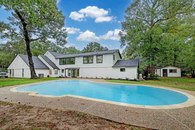Building Photo - 17940 Village Way