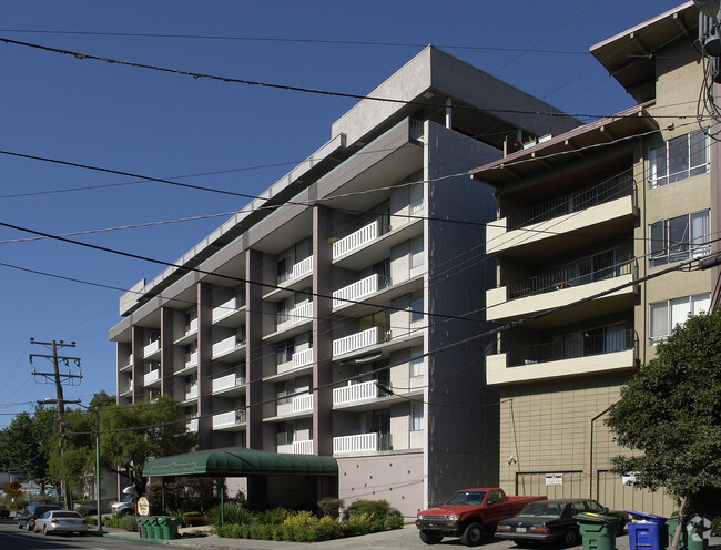 Building Photo - Grand Lake Gardens