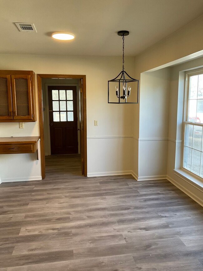 Foto del edificio - 4 Bedroom Home in Jefferson Terrace