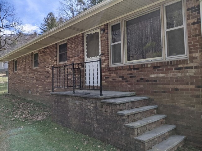 Photo - 554 Love Hollow Rd House