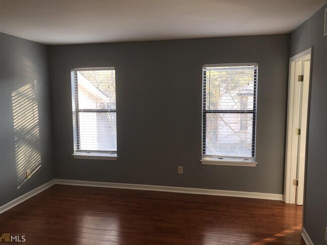 Building Photo - 2213 Huntingdon Chase