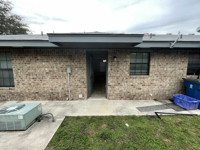 Foto del edificio - 2 Bed/1 Bath in Pleasanton, TX