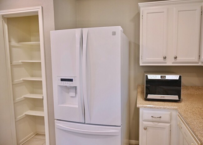 Foto del edificio - 10207 Wayward Wind Ln