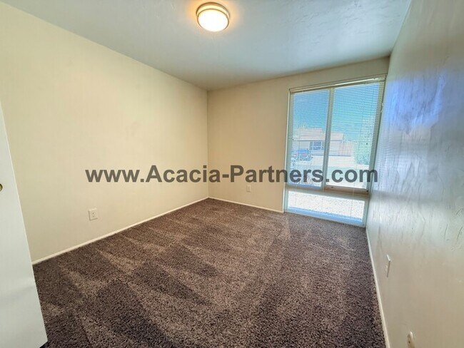 Foto del edificio - Eastside Three Bedroom Home