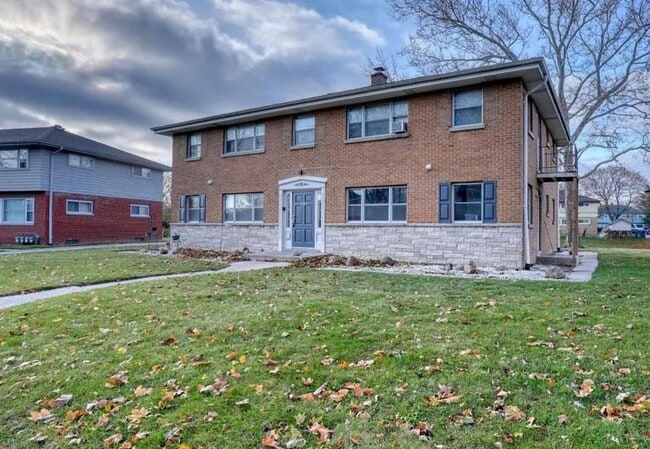 Building Photo - 7233 W Lakefield Dr