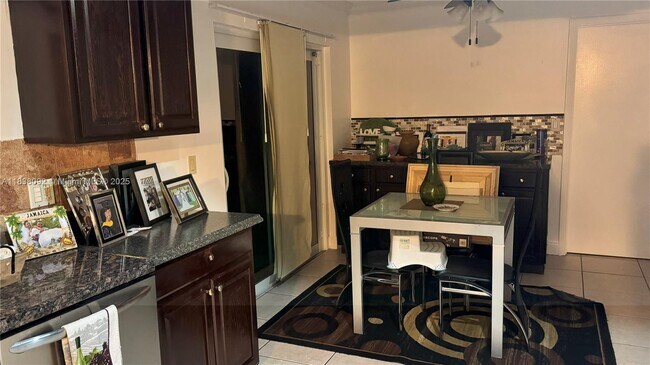 Foto del edificio - 6990 NW 23rd St