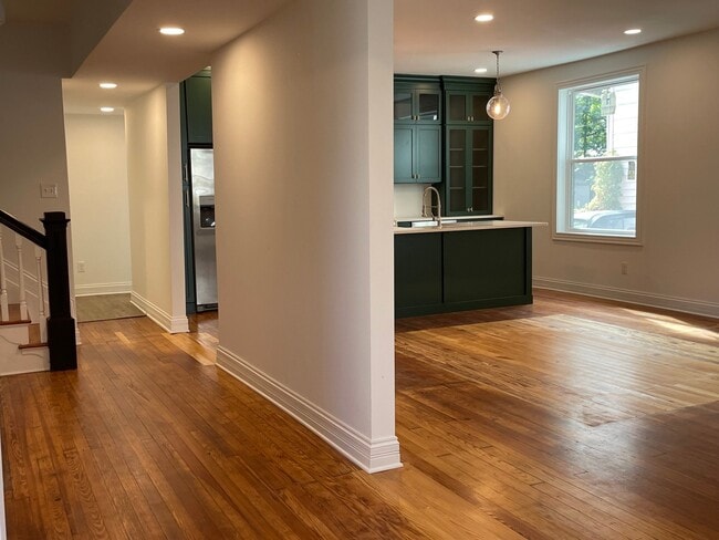 Building Photo - 112 W Hickman St