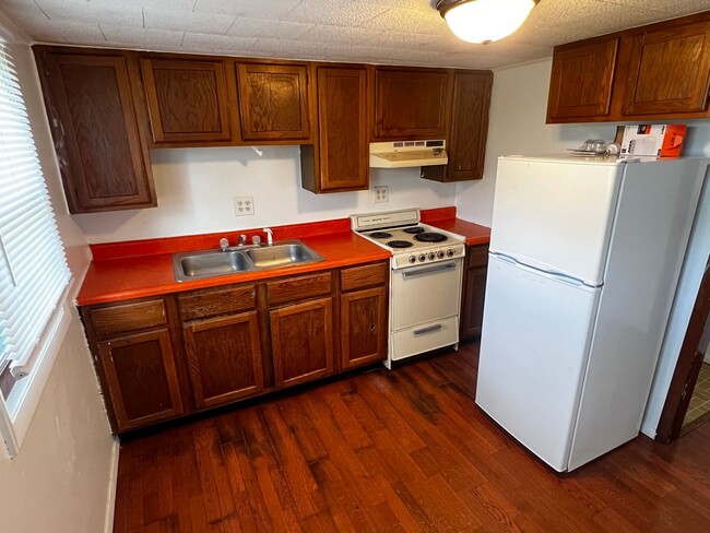 Building Photo - Oak - Trautman