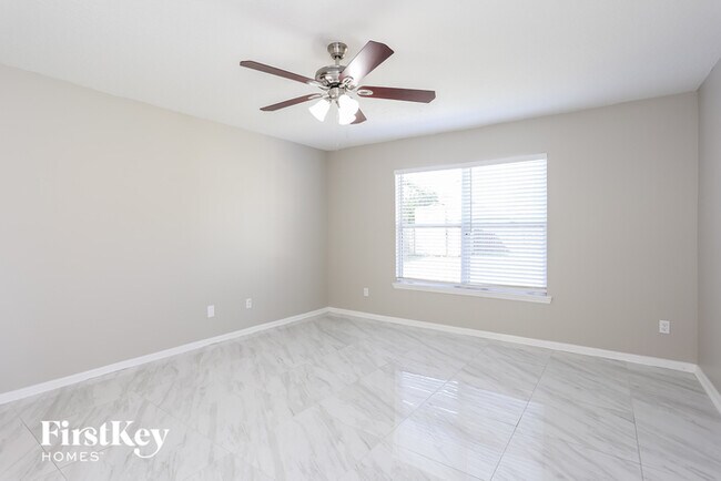 Building Photo - 1416 Summit Oaks Dr E