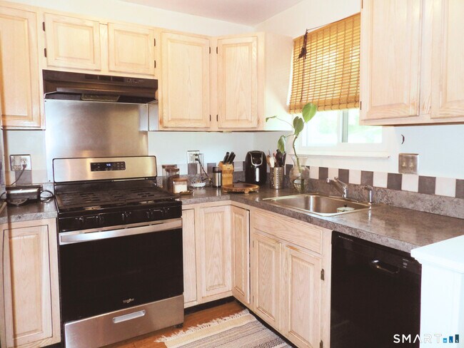 Building Photo - 707 Timber Ln
