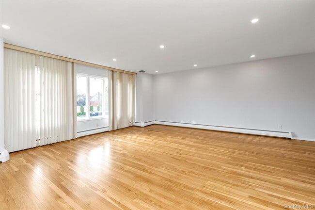 Building Photo - 681 Flanders Dr