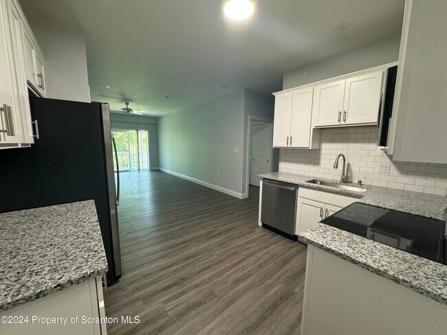 Building Photo - 112 Circle Dr