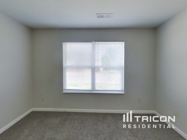 Building Photo - 2126 Rossington Ln