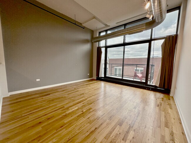 Building Photo - 1224 W Van Buren St