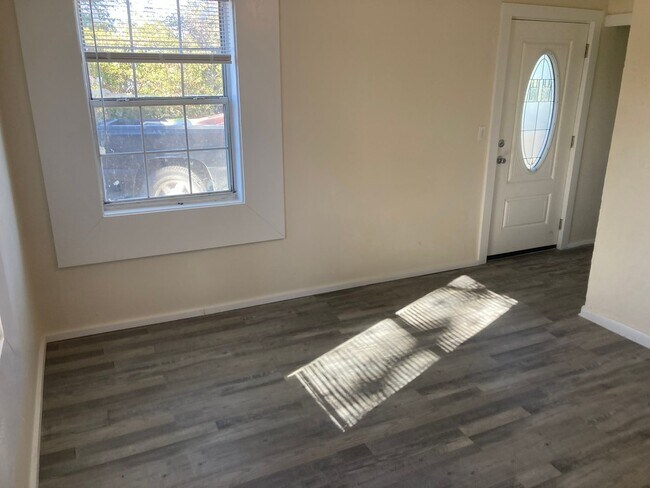 Foto del edificio - Sweet 1/1 Cottage at Hill Loop in Bonifay with Water/Sewer, Garbage, & Lawn Maintenance Included
