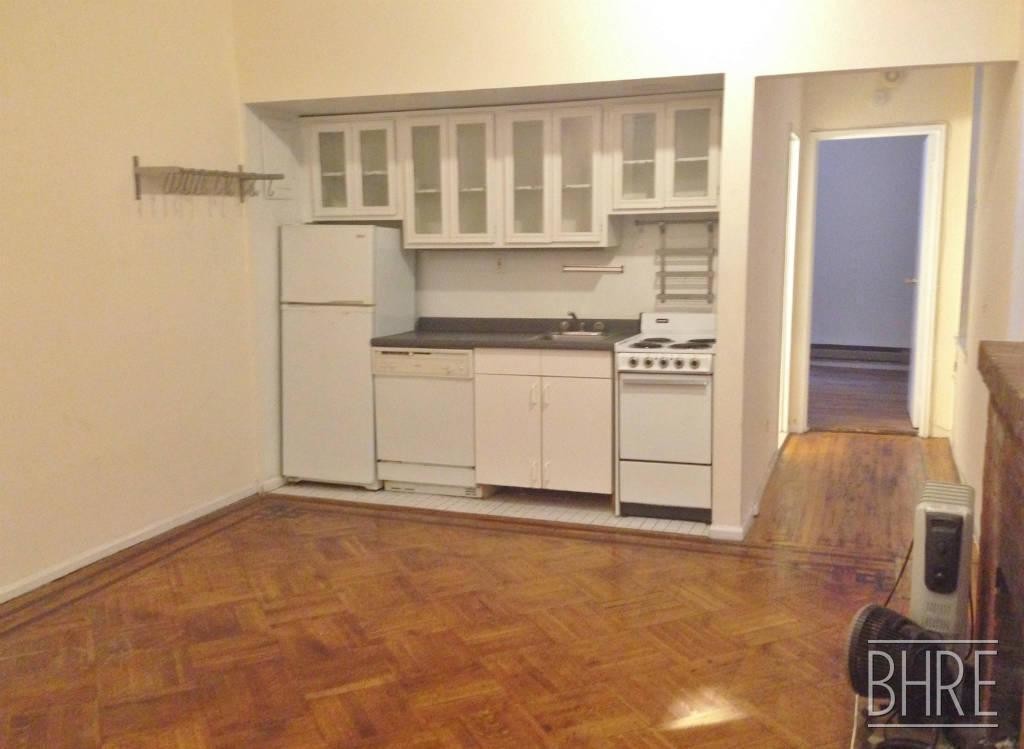 Primary Photo - 211 Clinton St