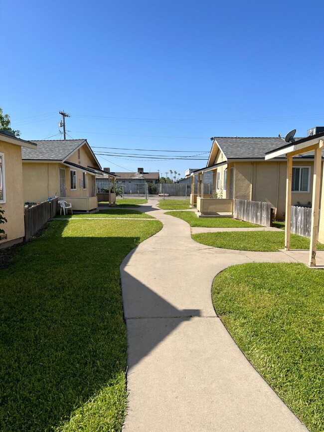Building Photo - Merced: $799 Comfortable energy efficient ...