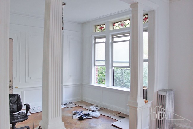 Building Photo - Super sunny 3 Bedroom Available in Park Slope