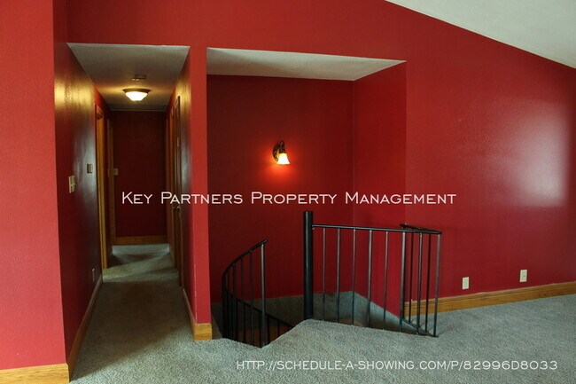 Building Photo - 12924 Leavenworth Rd