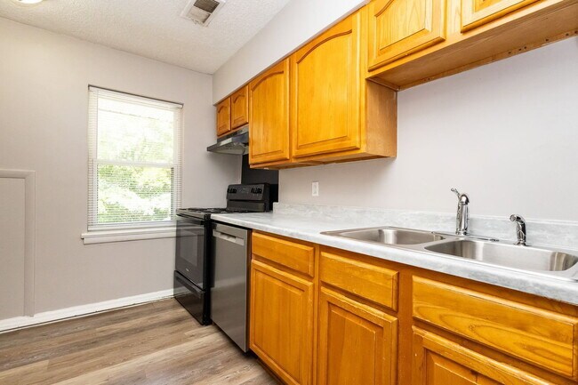 Building Photo - 305 Sunrise Ln
