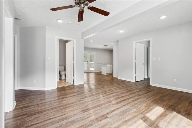 Building Photo - 5917 Hillside Dr NW