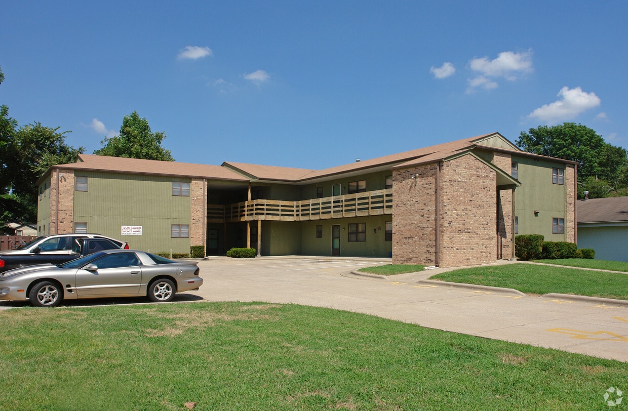 Primary Photo - 1373 E Division St