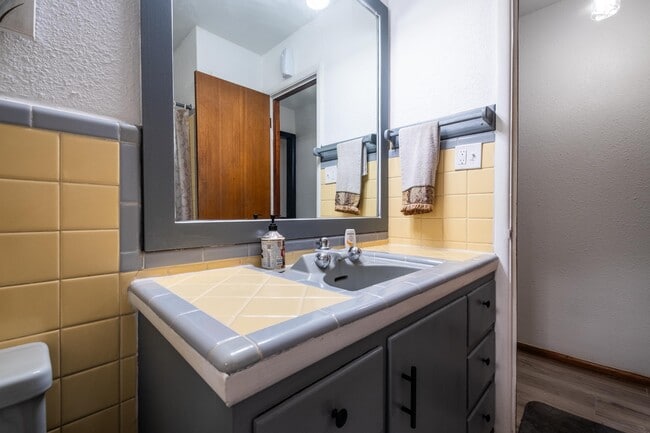 Building Photo - 7110 Brentwood Rd