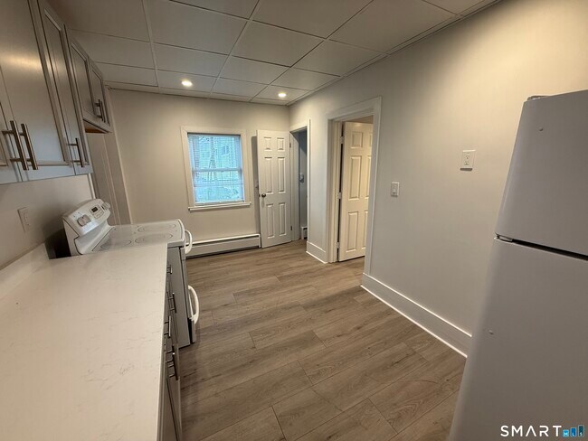 Foto del edificio - 170 N State St