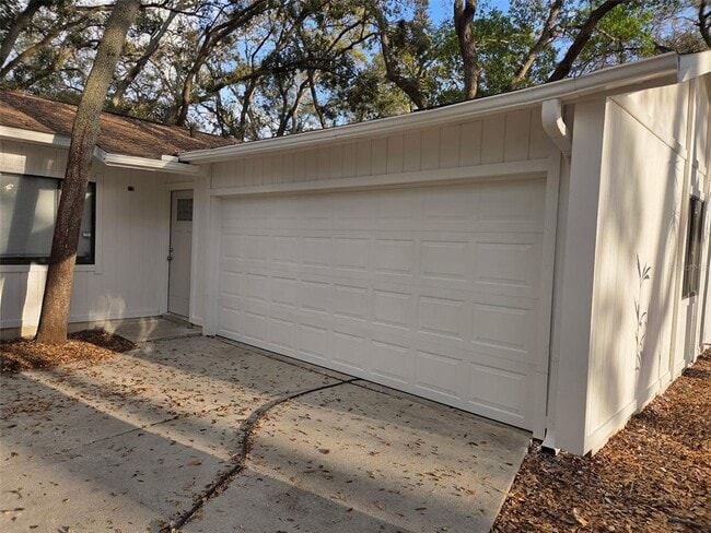 Building Photo - 2067 Red Cedar Ln