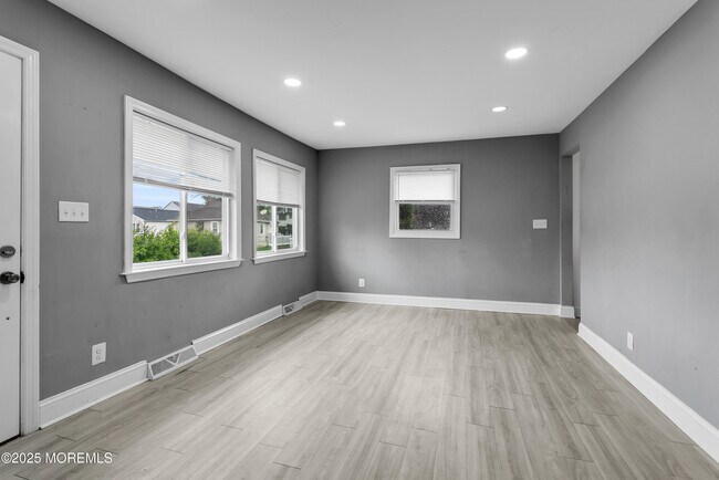 Building Photo - 203 Orchard St