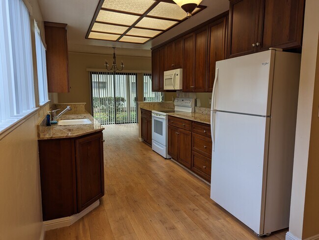 Kitchen - 50 Horgan Ave