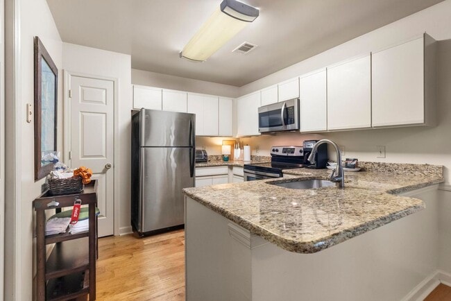 Building Photo - 2 Bedroom 2 Bath in Auburn Now Available!