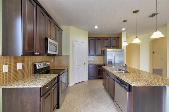 Building Photo - 2101 Bridgeport Cir