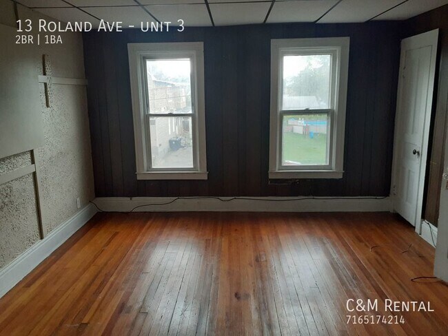 Foto del edificio - 13 Roland Ave
