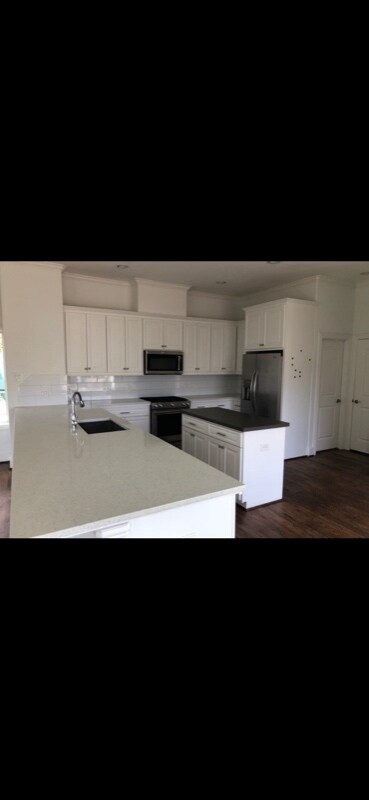 Foto del edificio - 1630 W 24th St